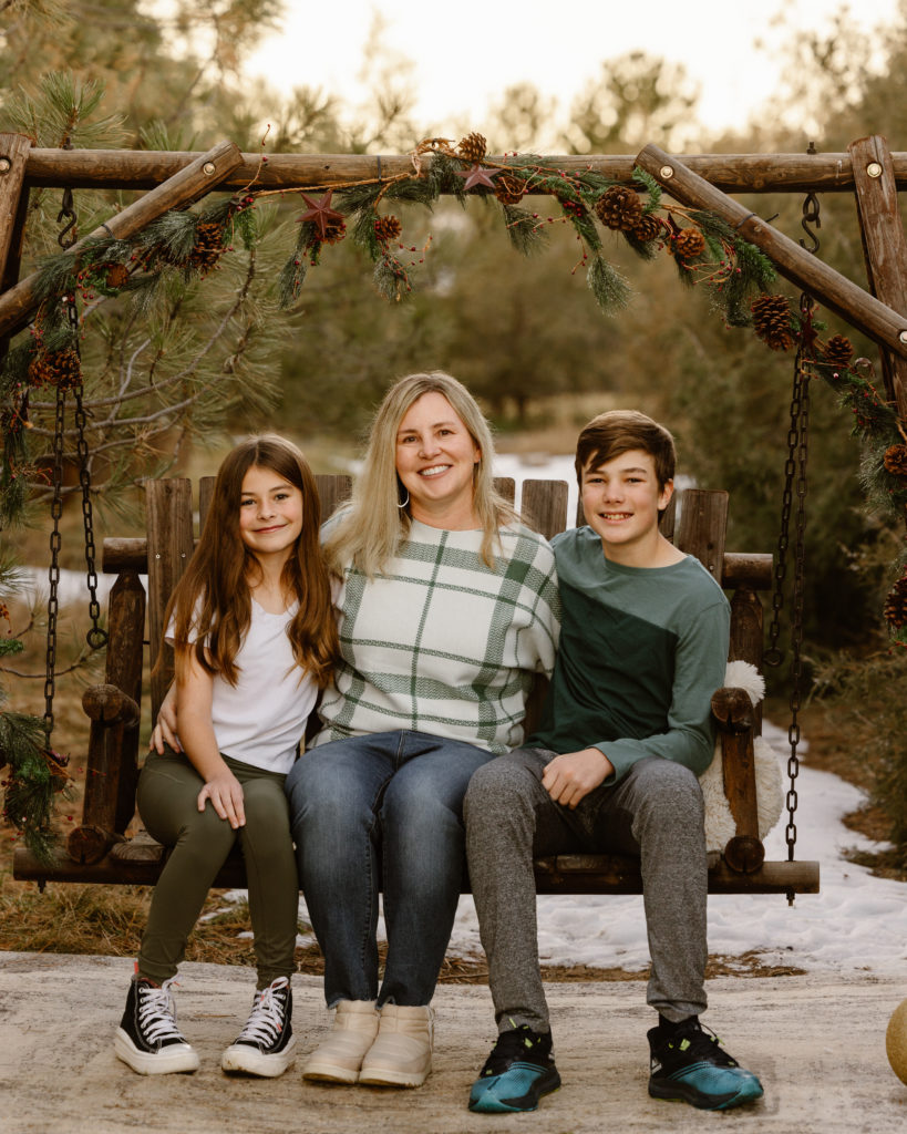 Photo of family for 2022 Holiday Mini session with Simply Cassandra. 