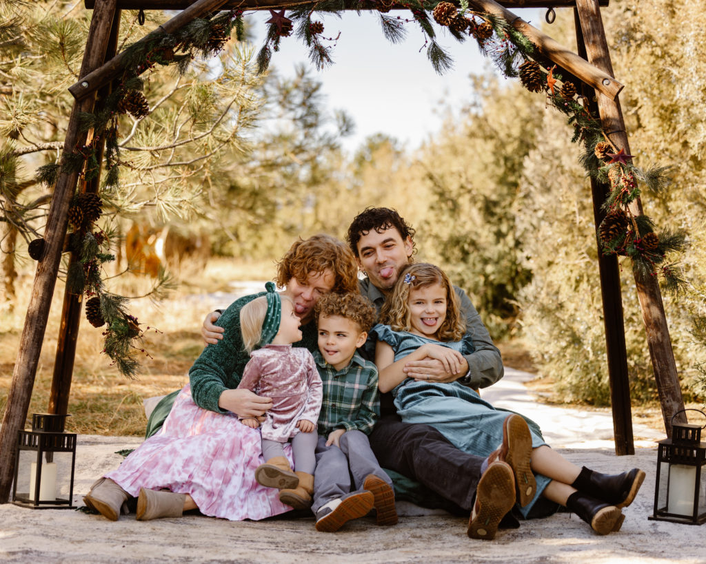 Photo of family for 2022 Holiday Mini session with Simply Cassandra. 
