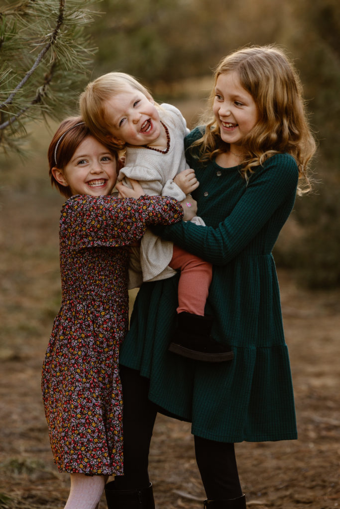 Photo of kids for 2022 Holiday Mini session with Simply Cassandra. 