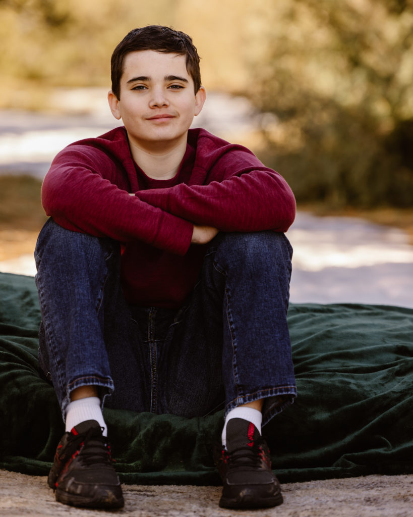 Photo of kid for 2022 Holiday Mini session with Simply Cassandra. 