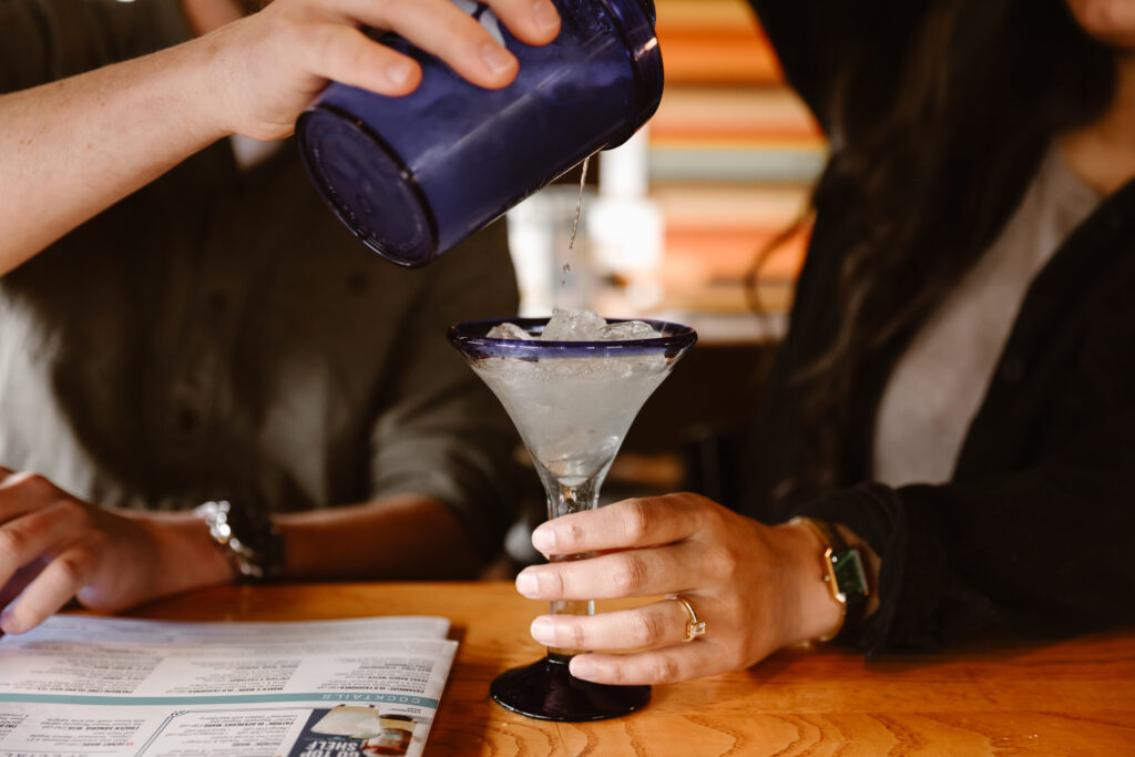 Man pouring his fiancé's drink at Chili's